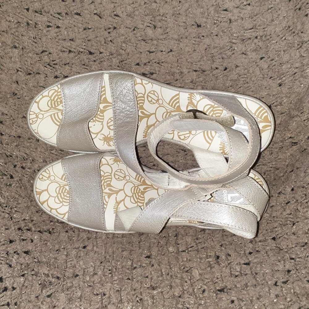 FLY LONDON-Yesk-Metallic Beige/Silver Leather-Ankle Strap Wedge-Sz 9.5-Near Mint - Picture 7 of 8